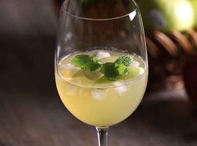 Sommerdrink „Green Sapple“