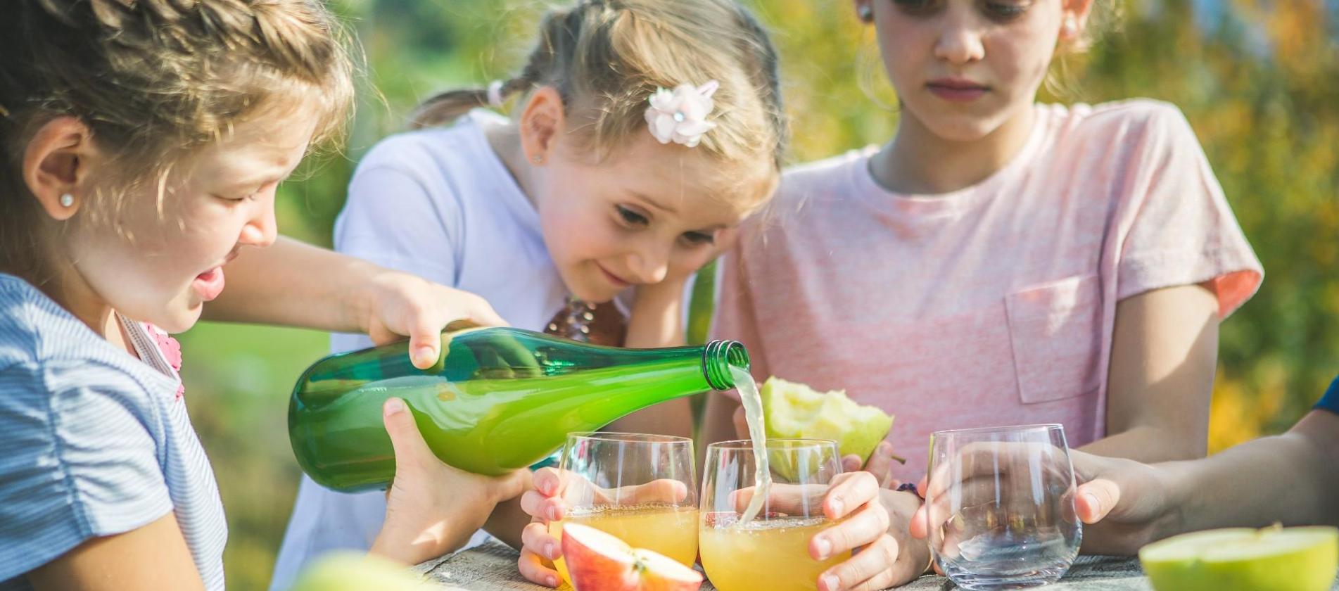 I bambini adorano il succo di mela