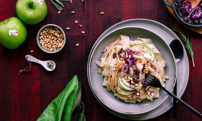 Pasta mit Fenchel, grünem Apfel und Camembert