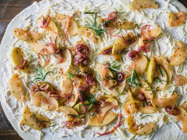 Apple-Rosmary-Pizza