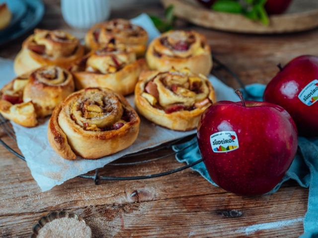 Apple rolls