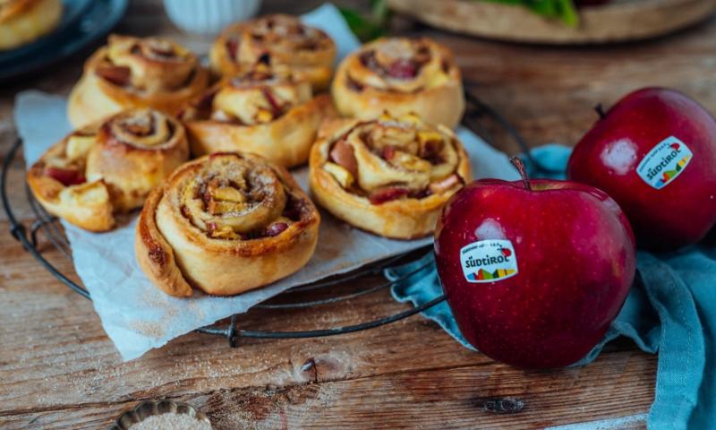 Apple rolls