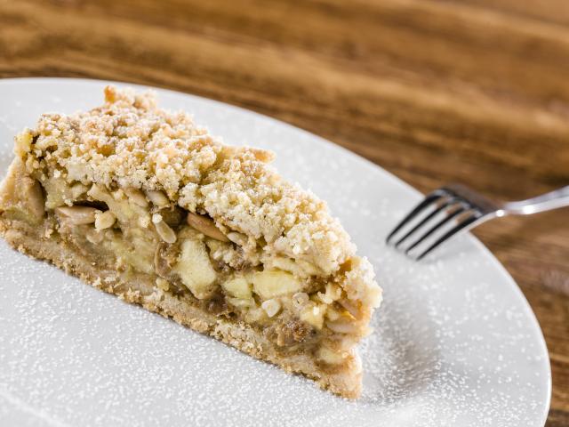 Apple crumble cake