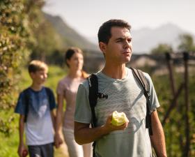 Passeggiata tra i meleti