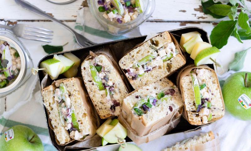 Käse-Salat-Sandwiches mit Apfel