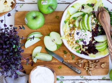 Salad with apples and cheese