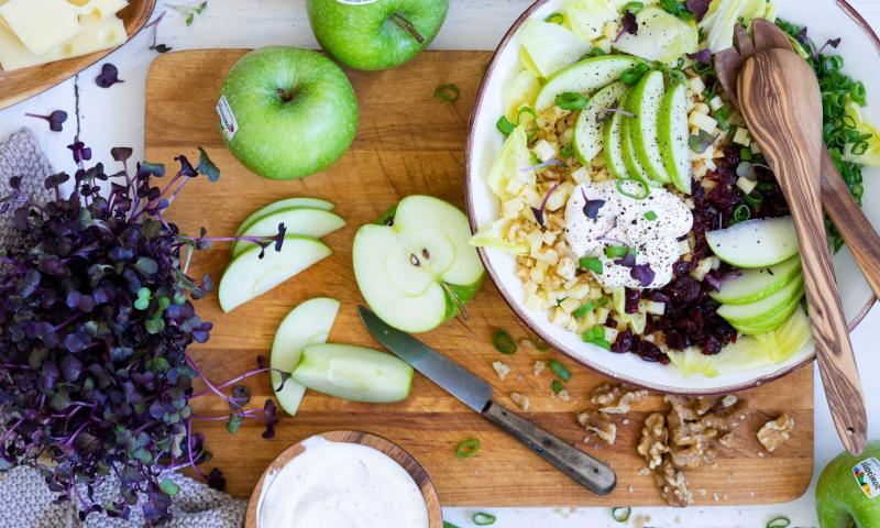 Insalata con formaggio e mele