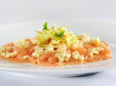 Salmon carpaccio with an apple-sesame seed marinade