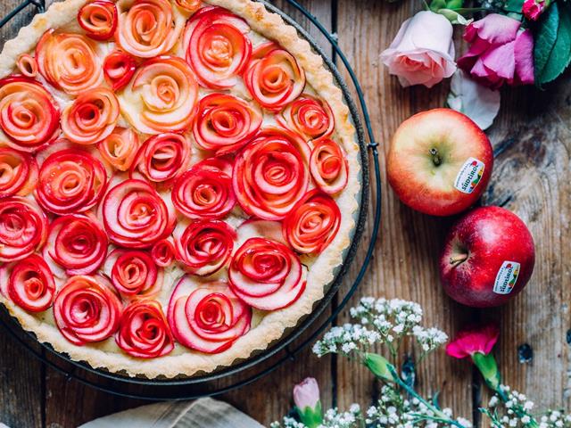 Tarte with apple roses