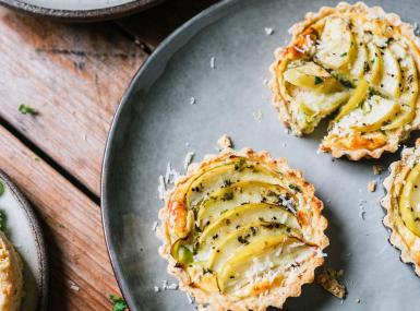 Apfel-Lauch-Tartelettes mit Ricotta-Füllung