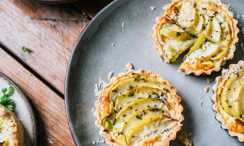 Apfel-Lauch-Tartelettes mit Ricotta-Füllung