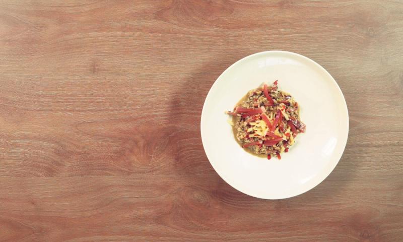 Orzotto al radicchio brasato con speck e mele